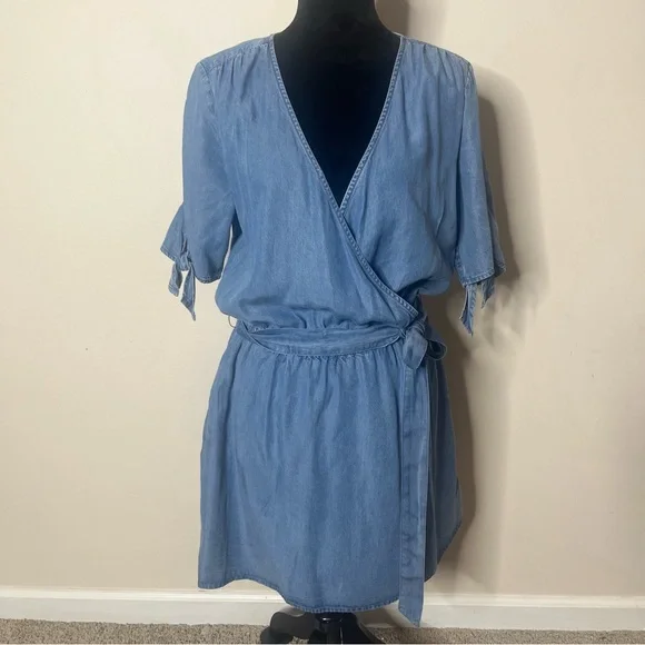 GAP Women’s Blue Chambray Faux Wrap V~Neck Tie Sleeve Belted Mini Dress Sz M - Picture 1 of 8